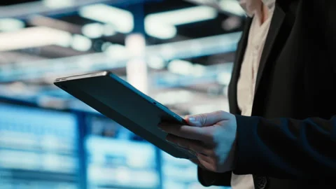 Data center engineer uses augmented reality virtualization to troubleshoot Stock Footage 329332418