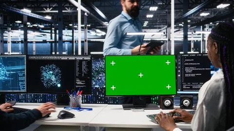 Data center engineers managing AI systems using chroma key PC Foto stock