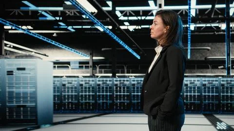 Data center manager inspecting equipment rigs, VFX compositing Foto stock