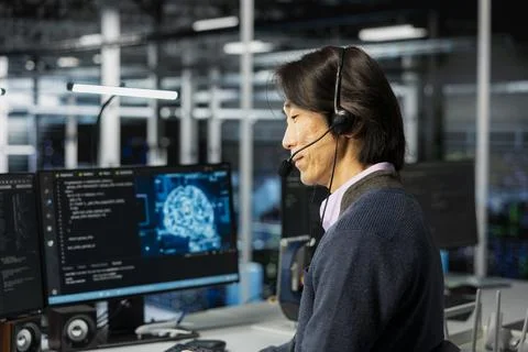 Data center operator using AI assistant to provide user technical support Stockfoto's