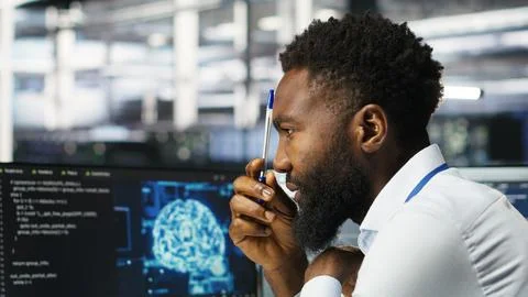 Data center programmer uses neural networks node tree program to identify issues 库存照片