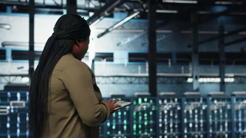 Data center programmer uses tablet to develop disaster recovery plans Stock-Footage 317125944