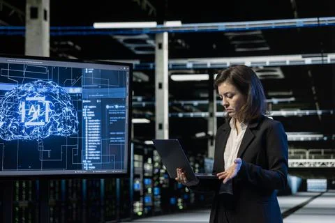 Data center programmer using AI neural network tech to do electronics checkup Stockfoto's