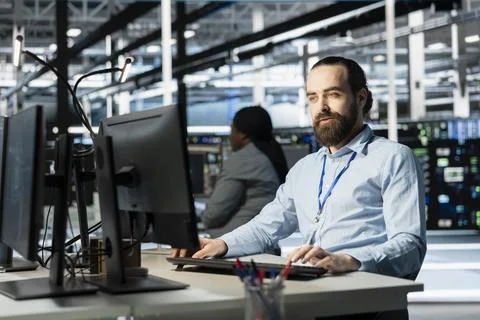 Data center programmer using PC to update servers tech, configuring gear Foto stock