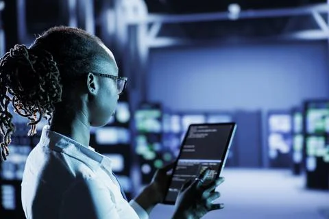 Data center scientist codes on tablet Stockfoto's