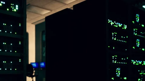 Data center with servers lit up at night Vidéo 342048721