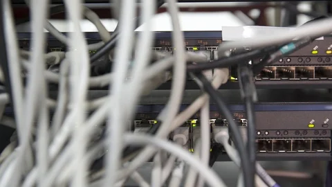 Data Center Servers Switchboard panel with chaotic mess cables   Vidéo 102148554