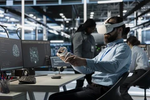 Data center software developer using VR headset tech to oversee servers 스톡 사진