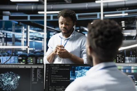 Data center software developers using machine learning algorithms Foto stock