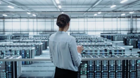 Data Center Specialist Uses Laptop Computer 스톡 동영상 157828205