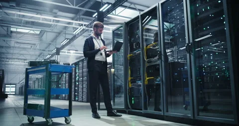 Data Center Specialist Using Laptop Computer 動画素材 320865854