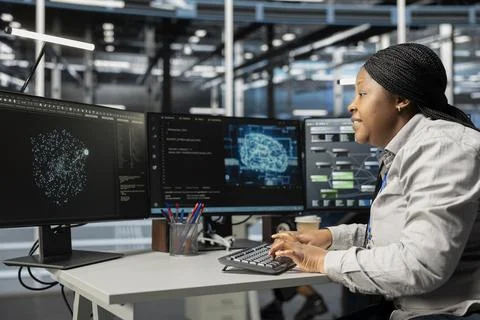 Data center system administrator using machine learning algorithms Foto stock