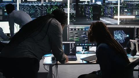 Data center teamworking colleagues use node tree program Foto stock