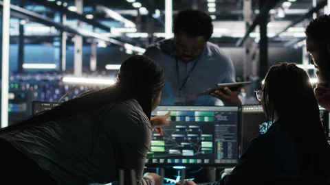 Data center teamworking programmers using node tree tool 스톡 동영상 307025750