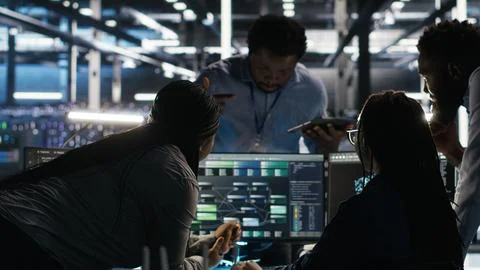 Data center teamworking programmers using node tree tool Foto stock