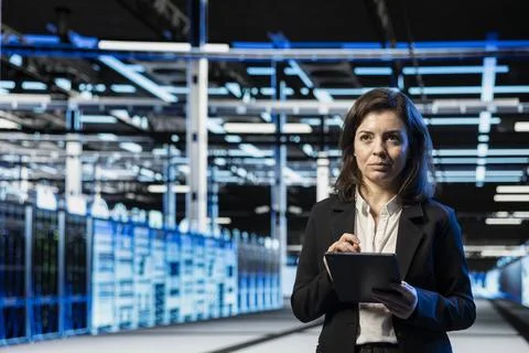 Data center technician using tablet to do checkup, VFX compositing overlay Foto stock