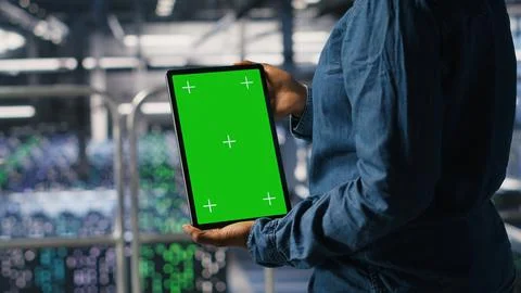 Data center worker using green screen mockup tablet, doing maintenance, closeup Foto stock
