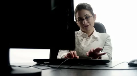 Data Entry Happy: Hispanic Female (2k 16:9 / 23.98) Vidéo 2448602