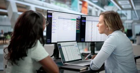 Data Managers And Analysts Review Enterprise Software Dashboard Together Care Stock-Fotos