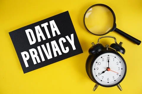 Data Privacy text written on paper with magnifying glass and alarm clock on.. 스톡 사진