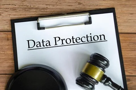 Data Protection text on white paper clipboard with gavel Stock Photos