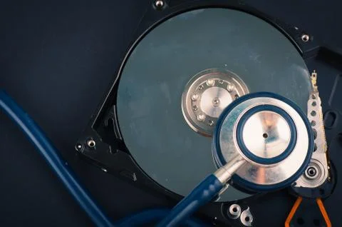 Data recovery or computer forensics concept, stethoscope dusty dismantle hard Foto stock