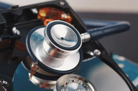 Data recovery or computer forensics concept, stethoscope dusty dismantle hard Foto stock