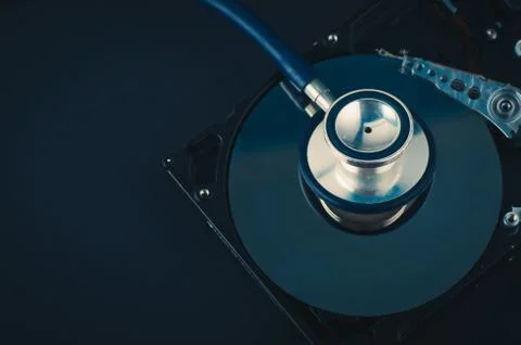 Data recovery or computer forensics concept, stethoscope dusty dismantle hard Foto stock