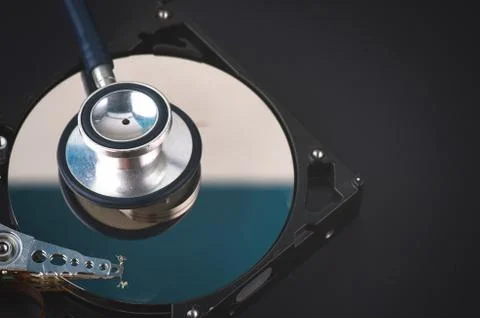 Data recovery or computer forensics concept, stethoscope dusty dismantle hard Foto stock