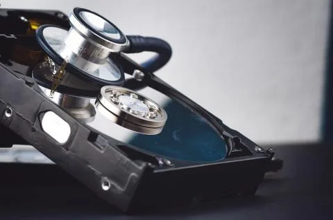Data recovery or computer forensics concept, stethoscope dusty dismantle hard Foto stock