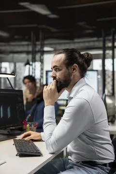 Data scientist utilizes neural networks and pattern recognition for a software Foto stock