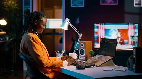 Database engineer student writing code for improving network or debugging server 스톡 사진