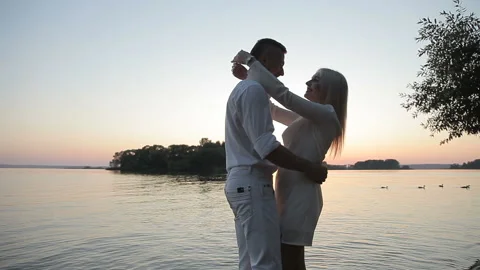 Date of the enamored at sunset Stock Footage 93980175