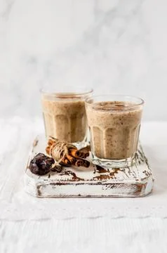 Date Milkshake with Cinnamon Stock-Fotos