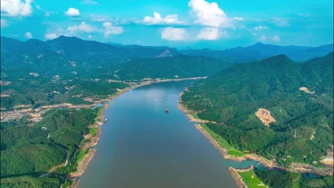 Dateng Gorge Qian River Shipping Time Lapse with Blue Sky Video stock 319925592