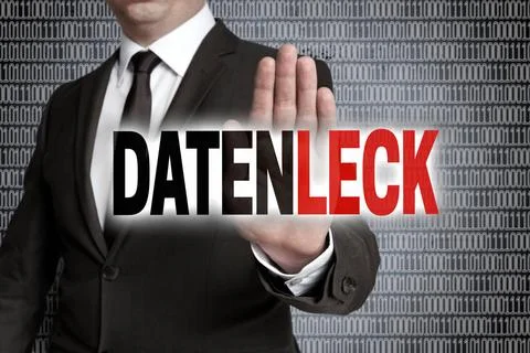 Datenleck mit matrix wird von Geschäftsmann gezeigt datenleck mit matrix w.. Stock Photos