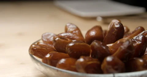 Dates and milk, breaking fast during ramadan, studio 4K Stockbeeldmateriaal 264856556