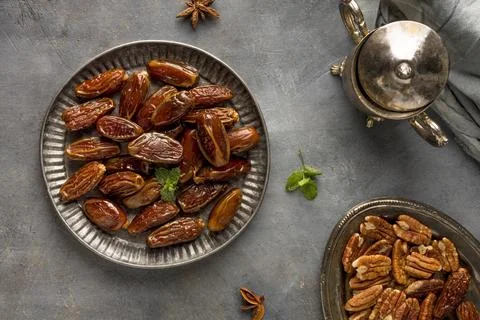 Dates nuts arrangement flat lay Fotos de archivo