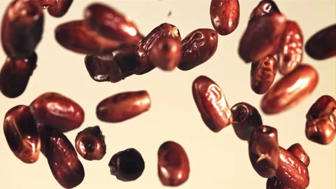 Dates soar up and fall down. Filmed is slow motion 1000 fps. Vidéo 202143469