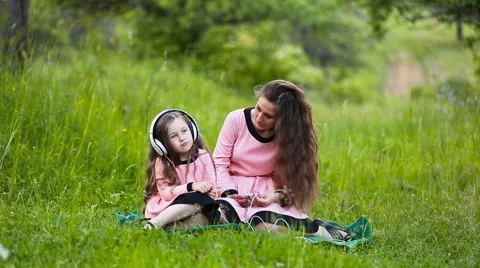 Daughter and mother headphones Stock Footage