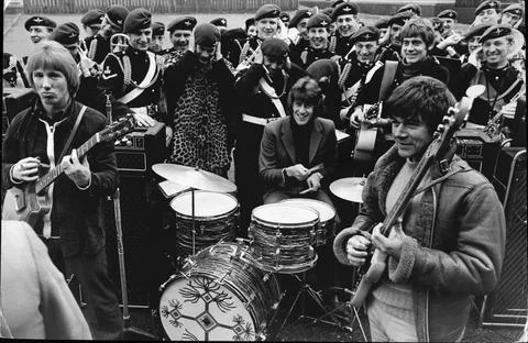 Dave Dee Dozy Beaky Mick And Tich Challenged The 40-strong Band Of The Parachute Stock Photos