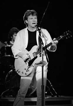 Dave Edmonds perform on Solid Gold in 1983 Credit: Ron Wolfson / MediaPunch Foto stock