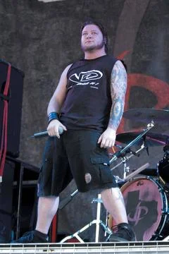  Dave Williams from Drowning Pool performing at Ozzfest 2002. Tweeter Cent... Stock Photos