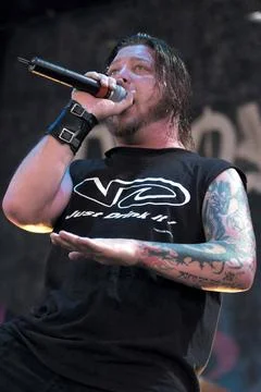  Dave Williams from Drowning Pool performing at Ozzfest 2002. Tweeter Cent... Stock Photos