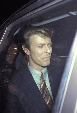  DAVID BOWIE Ref: PL portrait headshot navy blue pinstripe suit pattern ti... Stock Photos