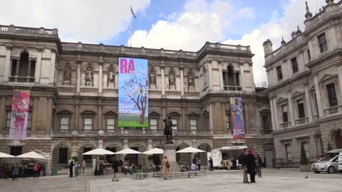 David Hockney Spring arrives at the Royal Academy in London, LONDON, GB - 18 May Vídeos de archivo 204034727