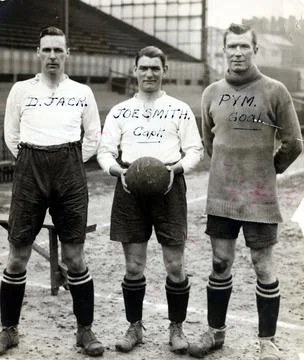 David Jack (l) Joe Smith (c) And Richard (dick) Pym Bolton Wanderers Footballers Stock Photos