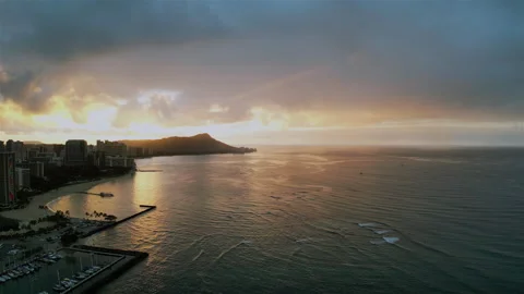 Dawn Breaking Over Diamond Head, Waikiki Beach, Hawaii Vidéo 283518442