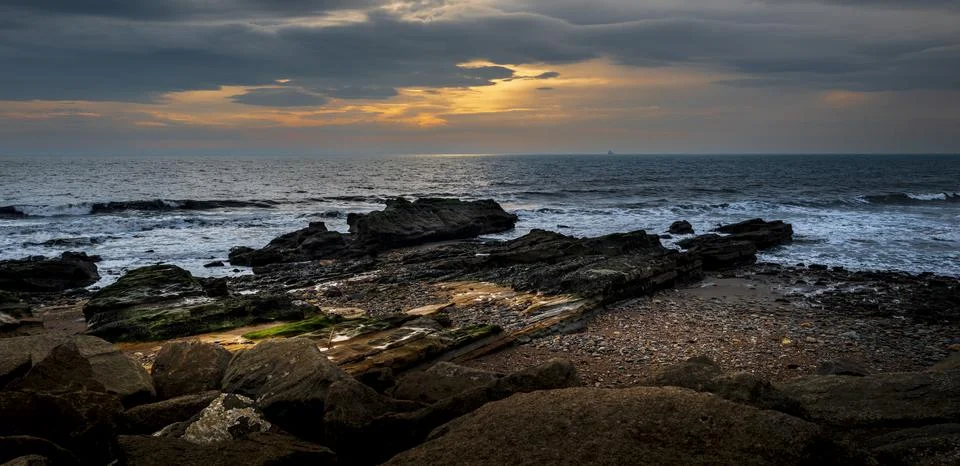 Dawn breaks over the River Forth at Dysart, Fife, Scotland Stock Photos