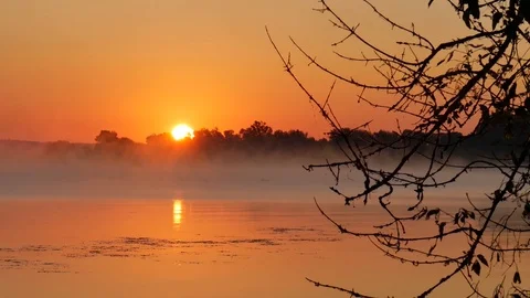 Dawn on the lake 库存影片 112321587